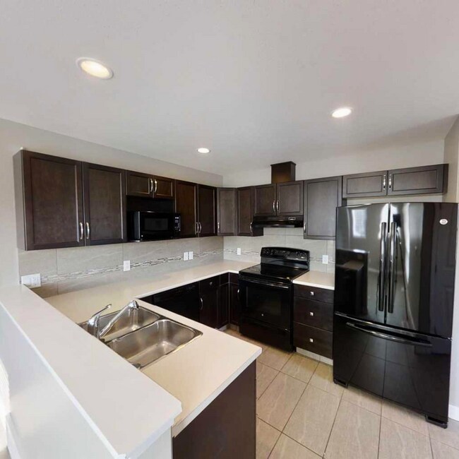 Photo - 8833-8896 96 Ave Unité T-10 8833 96 Avenue