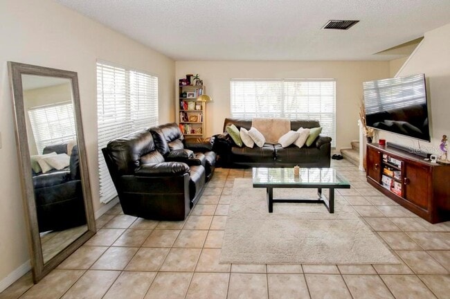 Photo - 637 Kensington Lake Cir