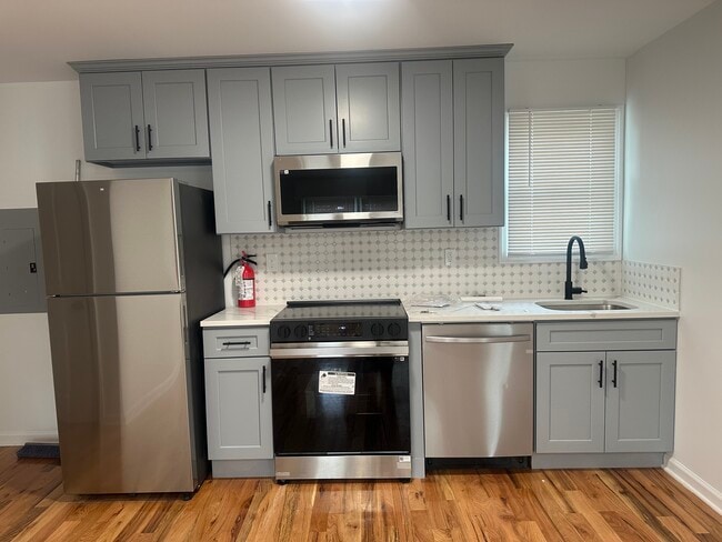 Building Photo - 15 Church St