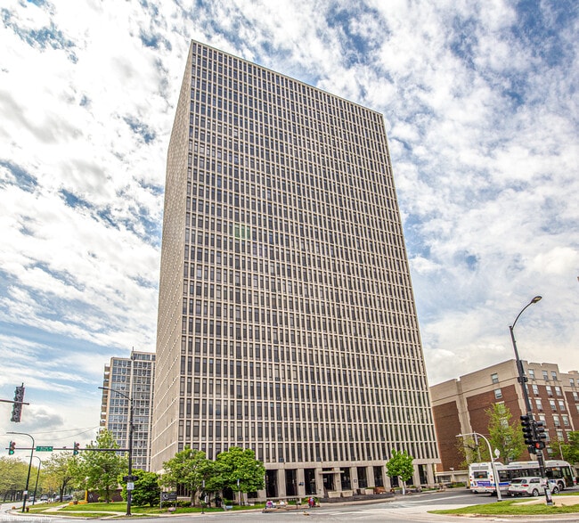 Building Photo - 6700 S South Shore Dr