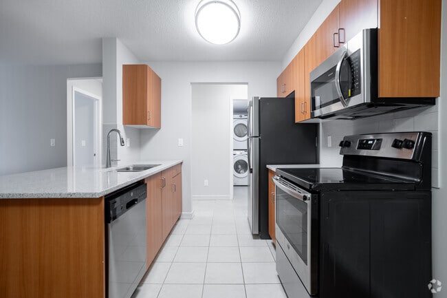 2BR, 2BA - 892SF - Kitchen - Tennyson Apartments
