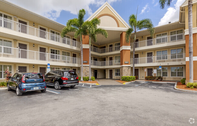 Building Photo - Furnished Studio-Fort Lauderdale-Cypress C... Rental