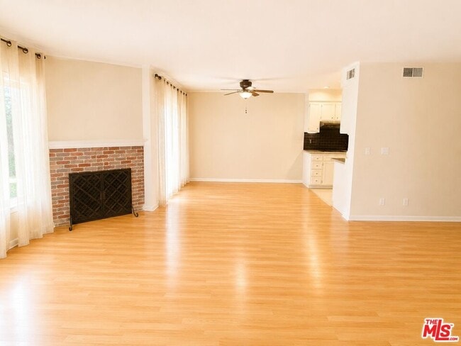 Building Photo - 5870 Green Valley Cir Unit 129