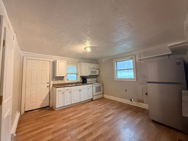 Photo - COMING SOON! 2 Bed House! Making it ready for you!