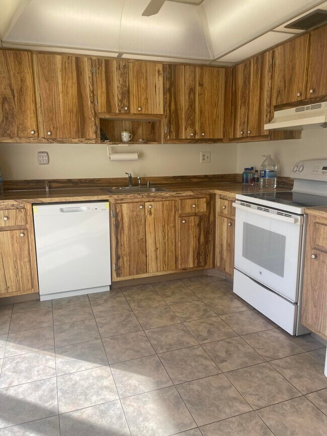 Photo - 83 Capri B Unit B