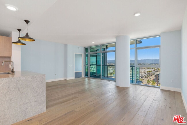 Photo - 13650 Marina Pointe Dr Unidad 1509