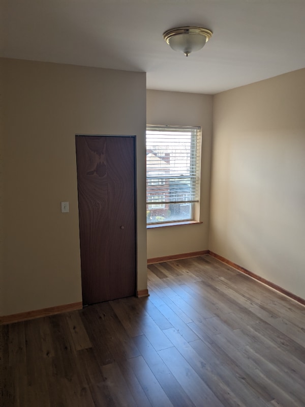Photo - 7443 S Paxton Ave Unit 3rd Floor