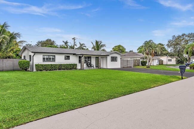 Photo - 2056 Park Pl
