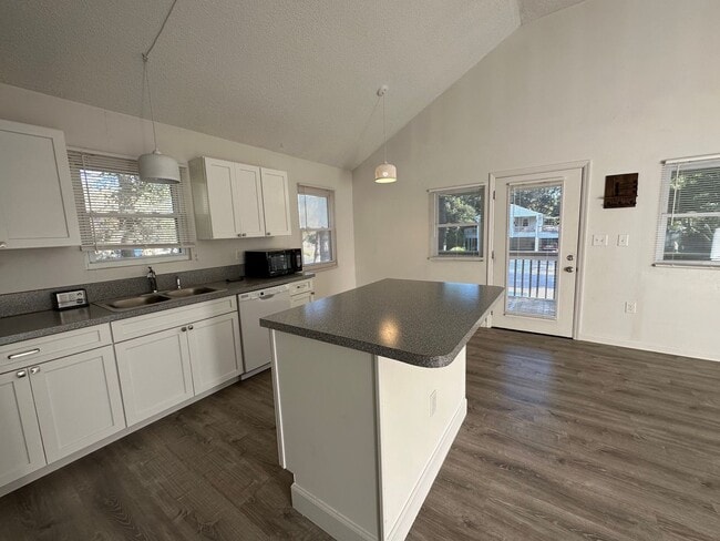 Photo - Centrally located home at Milepost 6