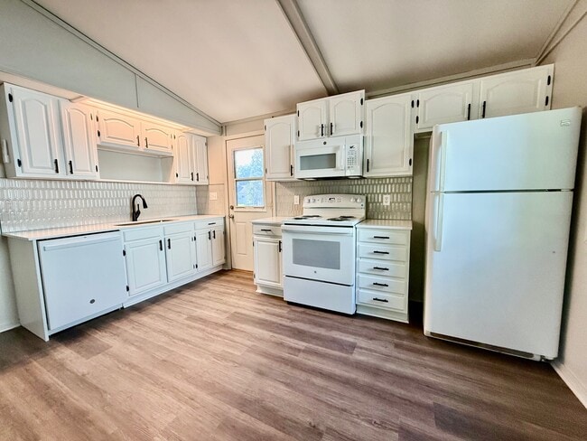 Photo - 1909 Harrow Rd