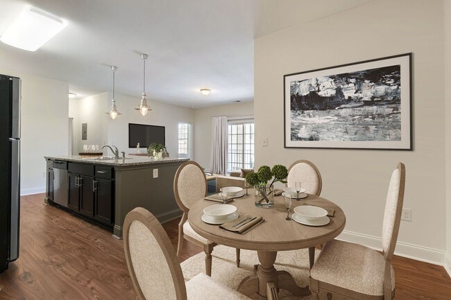 2BR, 2BA - 1,100SF - Dining Area