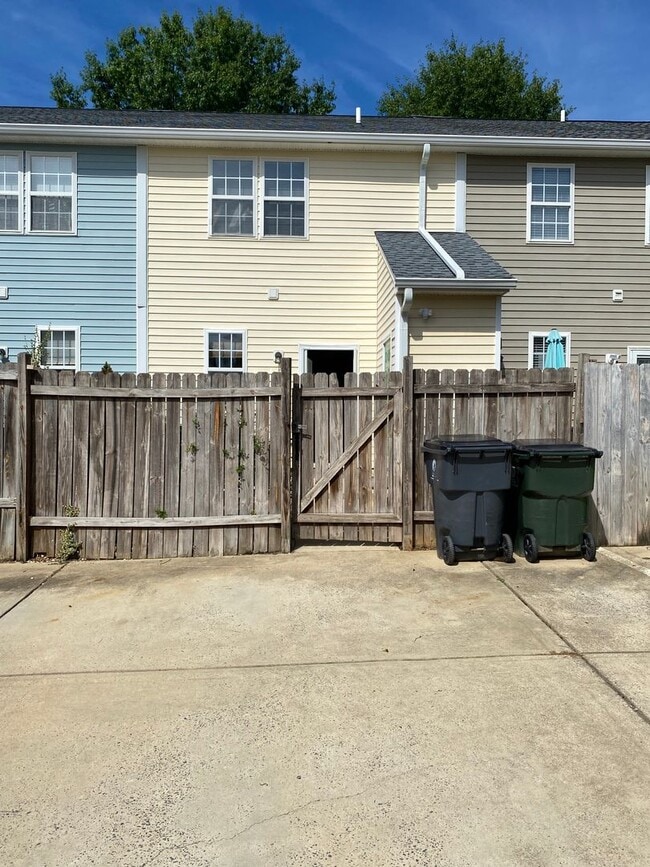 Photo - 330 Commons Dr