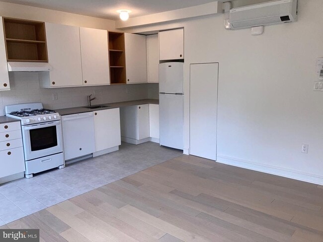 Building Photo - 1108 Pine St Unit 3F