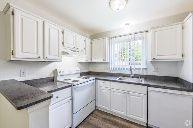 2BR, 1.5BA - 990SF - Kitchen