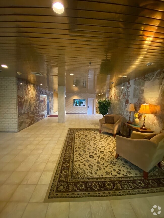 Building Photo - 2500 Mystic Valley Pky Unit 702 Rental