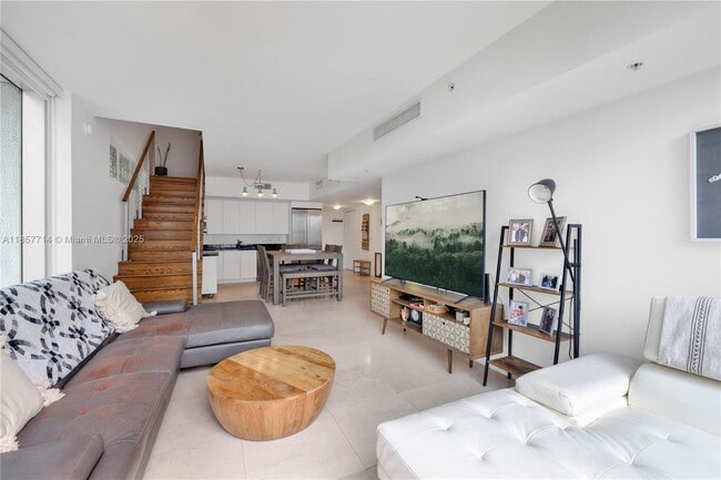 Photo - 92 SW 3rd St Unidad 301