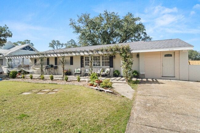 Photo - 405 Navarre St
