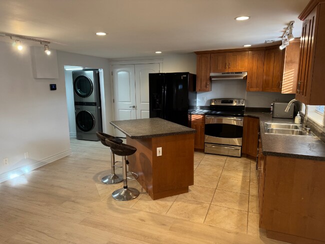 Photo - 1925 Logan Ave S