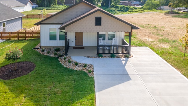 Photo - 205 Kingwood Rd