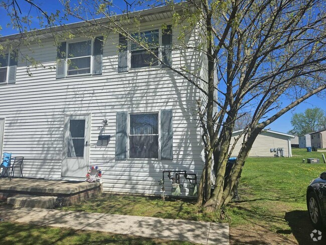 Building Photo - 2 Bedroom 1.5 Bath Duplex Kent Ohio 44240 Rental