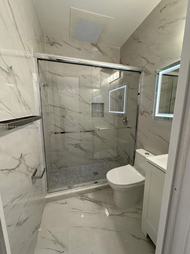 Building Photo - 1455 Michigan Ave Unit 12 Rental