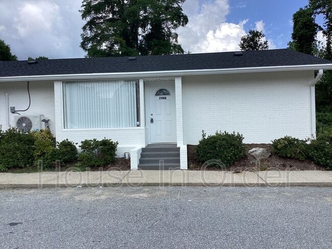 Photo - 790 N Grove St