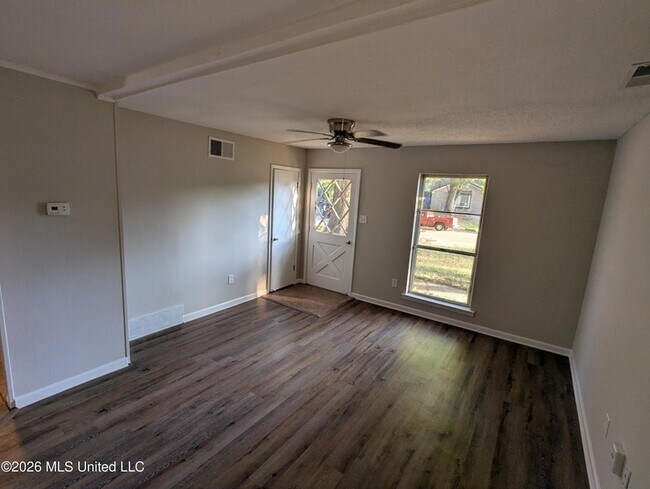 2705 Magnolia Dr