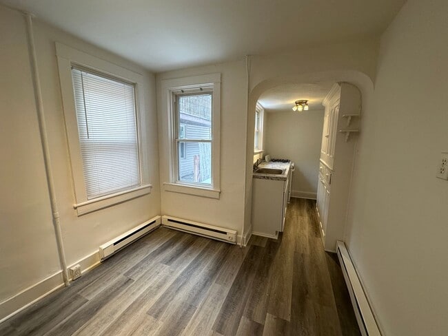 Building Photo - 111 S Duke St Unit 1