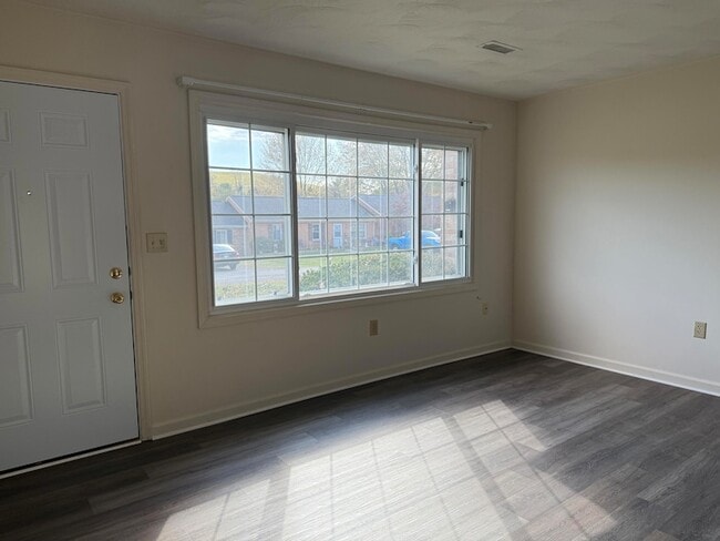 Photo - 1101 Lakeview Pl