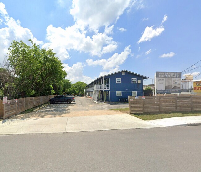 Photo - Bandera Flats Apartments