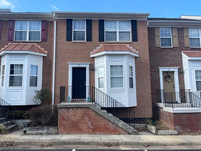 FREDERICKSBURG TOWNHOME - MINUTES TO VRE A... - FREDERICKSBURG TOWNHOME - MINUTES TO VRE A...