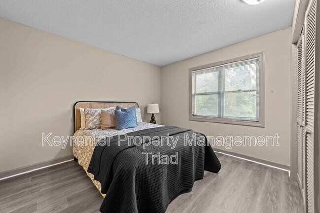 Photo - 211 McIver St