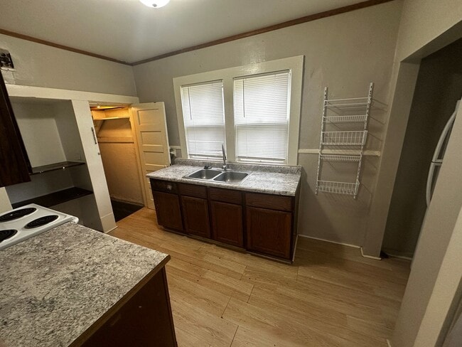 Photo - 3137 Felix St