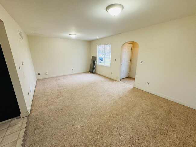 Photo - 3 bedroom 1 bathroom house with large yard!