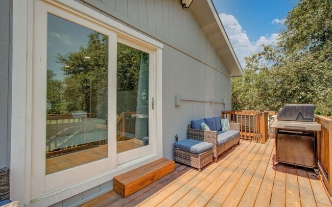 Photo - 4802 Crane St