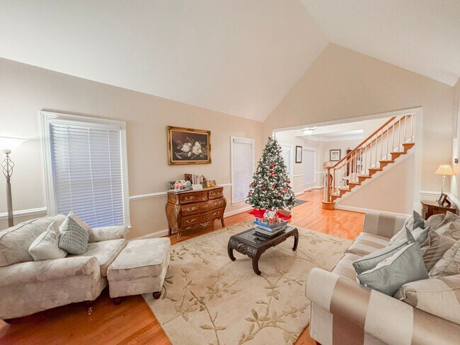 Photo - Lavish 4 Bed 3.5 Bath Home With Sunroom & Large Recreation Room In Desired South Riding