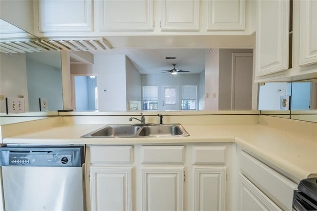Photo - 806 W 24th St Unit 236