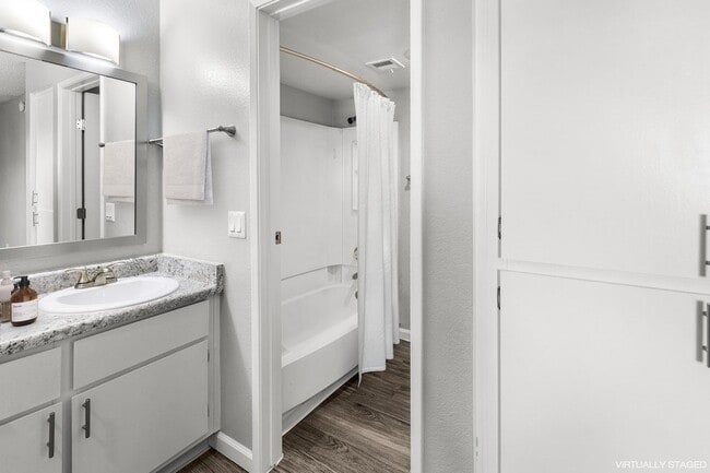 1BR, 1BA - 588SF - Bedroom