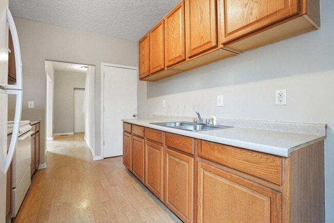 Building Photo - 320-322 E 12th Avenue