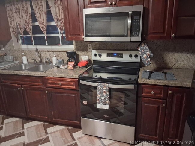 Building Photo - 1234 NE 151st St Unit 1