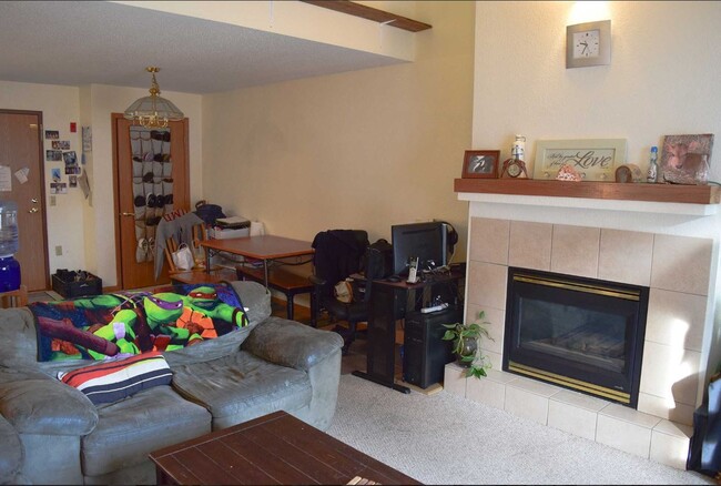 Photo - Twin Pines Apartments