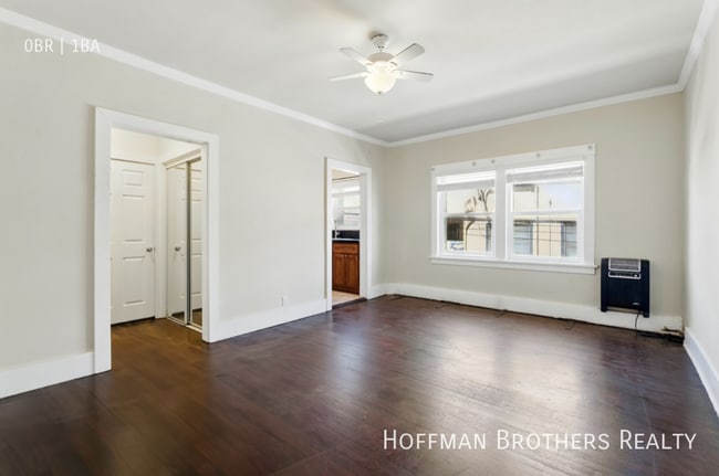 Building Photo - 323 W 4th St Unit 203