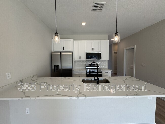 Photo - 2020 Dorion St
