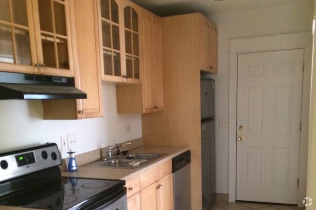 Building Photo - 3817 Central St Unit 3N Rental