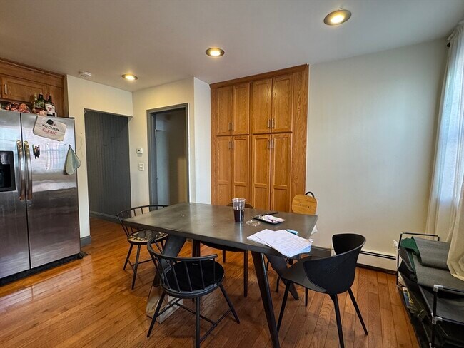 Photo - 286 Bowen St