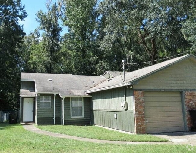 Building Photo - Awesome Townhouse with a Garage!