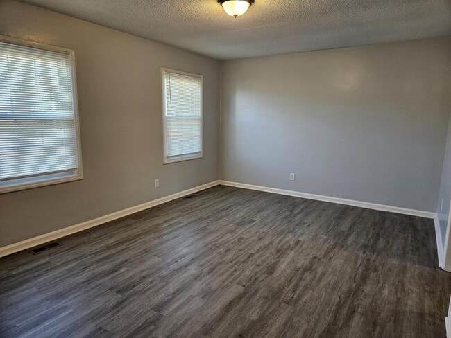 Photo - 410 Desmond Dr