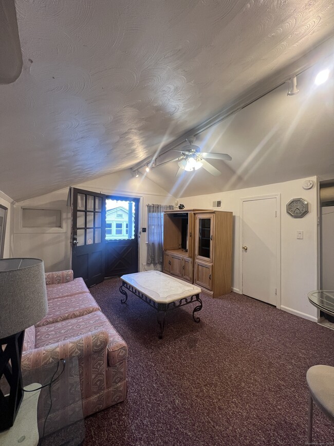 Photo - 466 Derby Ave