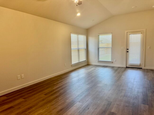 Photo - 2408 Aberdeen Ave