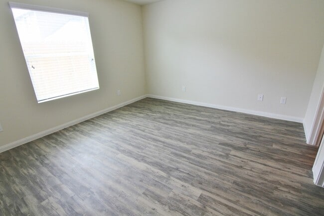 5450 Quail Cove Ln